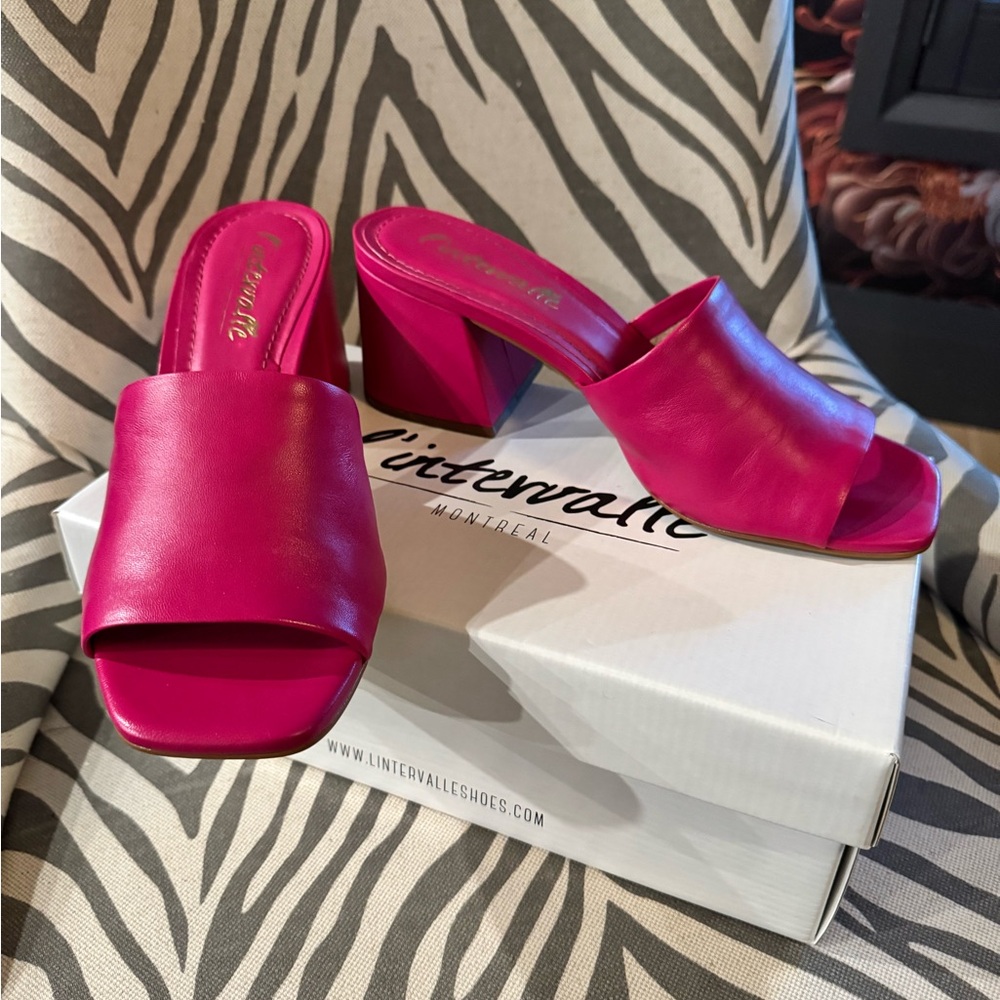 L'INTERVALLE Pink Mules with Sleek Modern Design